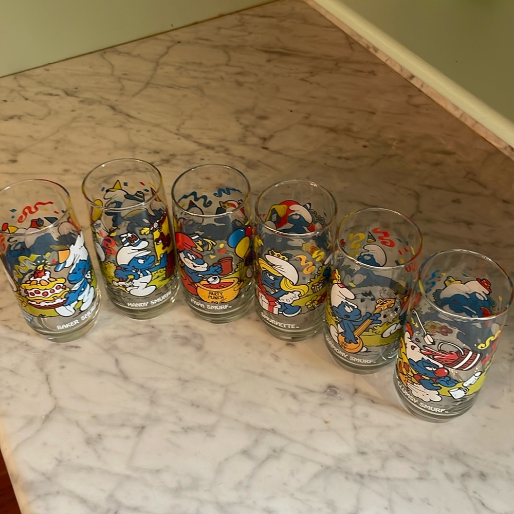 Complete set 1983 Peyer Smurf glasses